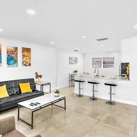 New Stylish 2 Bdrm Mins To Beach & Aventura Mall Hallandale Beach Extérieur photo