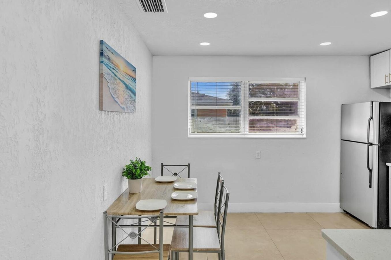 New Stylish 2 Bdrm Mins To Beach & Aventura Mall Hallandale Beach Extérieur photo