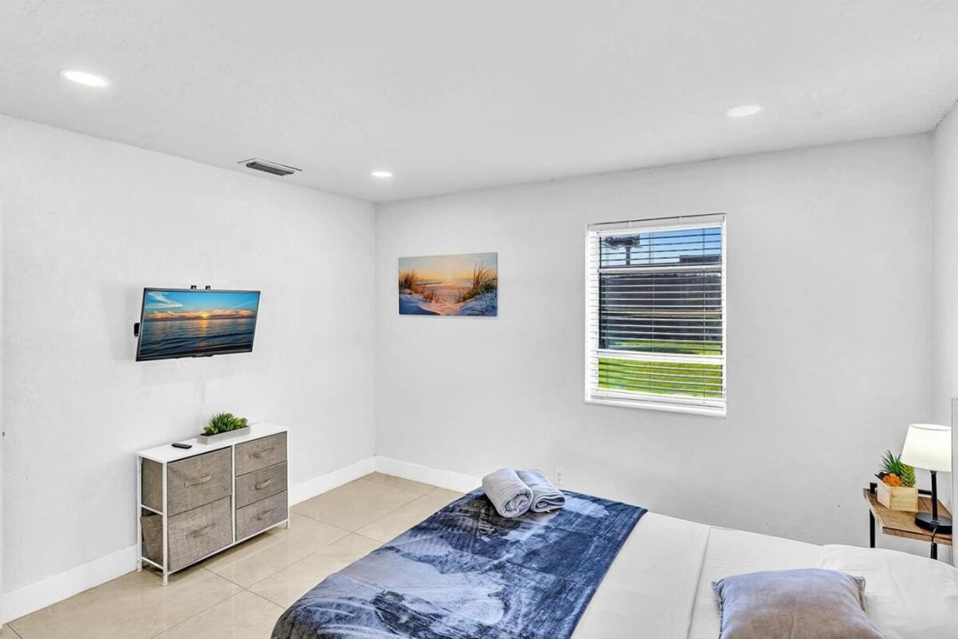 New Stylish 2 Bdrm Mins To Beach & Aventura Mall Hallandale Beach Extérieur photo