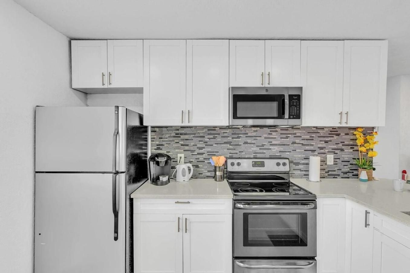 New Stylish 2 Bdrm Mins To Beach & Aventura Mall Hallandale Beach Extérieur photo