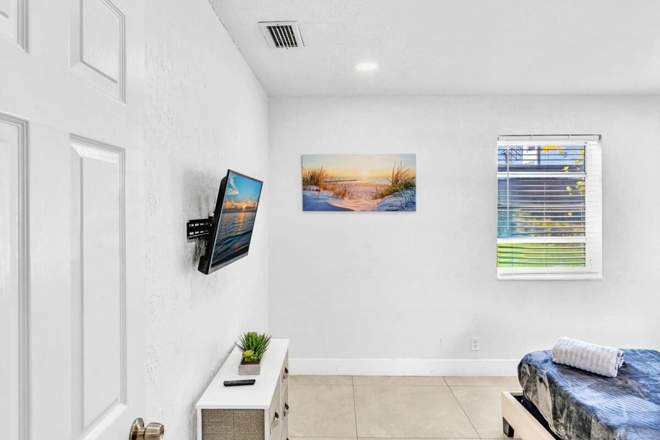 New Stylish 2 Bdrm Mins To Beach & Aventura Mall Hallandale Beach Extérieur photo