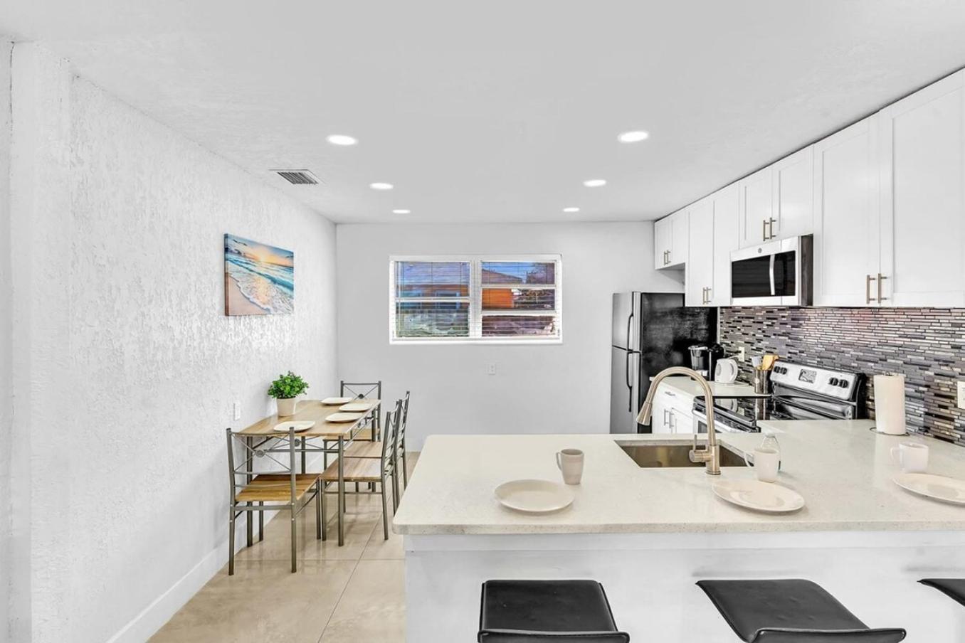 New Stylish 2 Bdrm Mins To Beach & Aventura Mall Hallandale Beach Extérieur photo