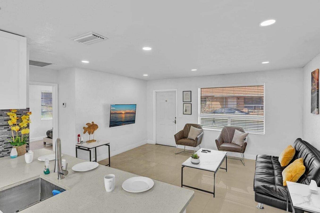 New Stylish 2 Bdrm Mins To Beach & Aventura Mall Hallandale Beach Extérieur photo