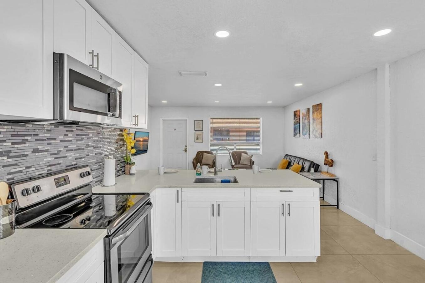 New Stylish 2 Bdrm Mins To Beach & Aventura Mall Hallandale Beach Extérieur photo