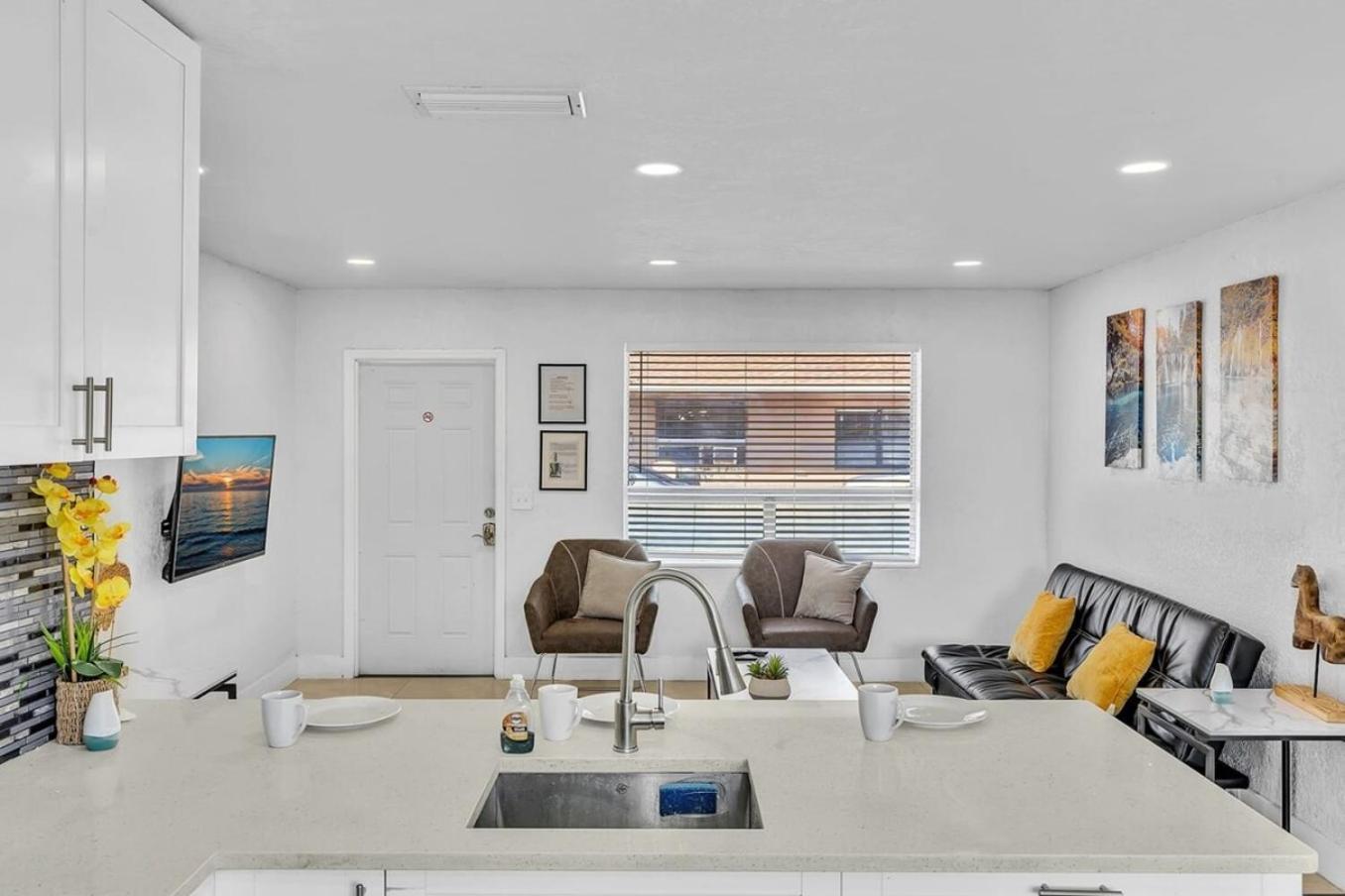 New Stylish 2 Bdrm Mins To Beach & Aventura Mall Hallandale Beach Extérieur photo