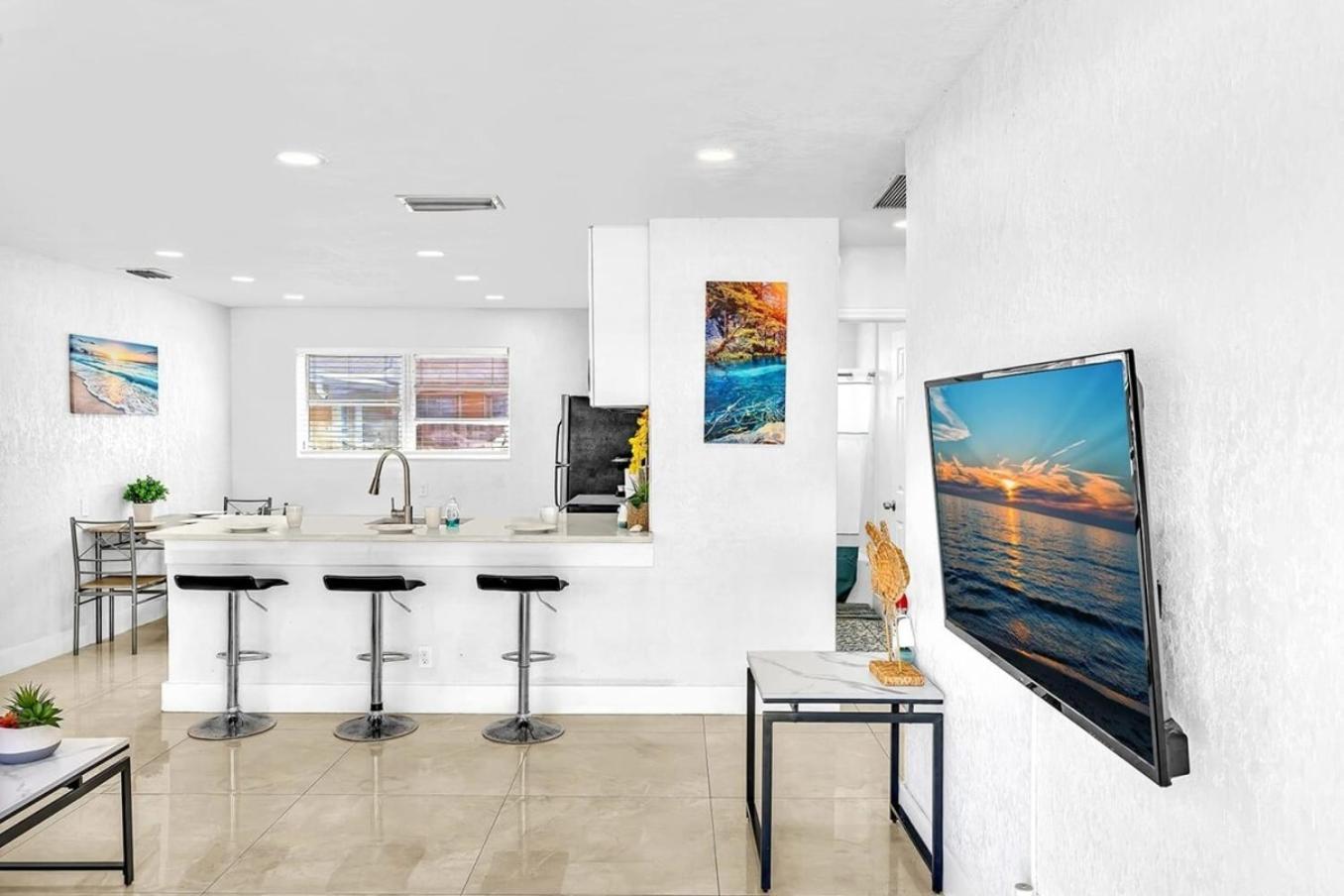 New Stylish 2 Bdrm Mins To Beach & Aventura Mall Hallandale Beach Extérieur photo