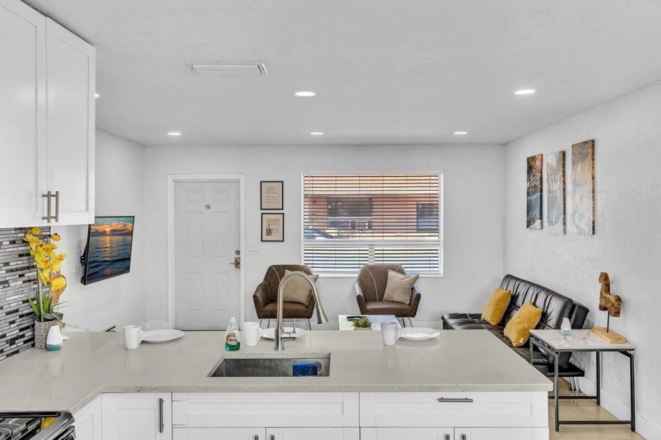 New Stylish 2 Bdrm Mins To Beach & Aventura Mall Hallandale Beach Extérieur photo